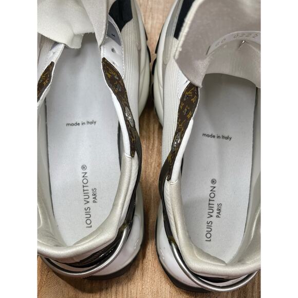 Women’s Louis Vuitton Run 55 White Monogram Sneaker Size 35 1/2 - Picture 9 of 10